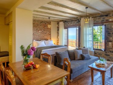 Executive cozy corner with King size & single bed