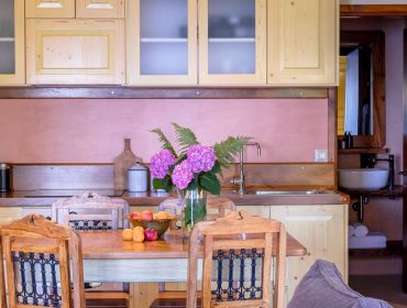 Executive cozy corner kitchen room