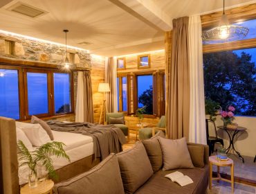 Executive cozy corner with king size bed